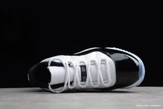 Rep Husky Low  11 Retro White 528895-153 Air 